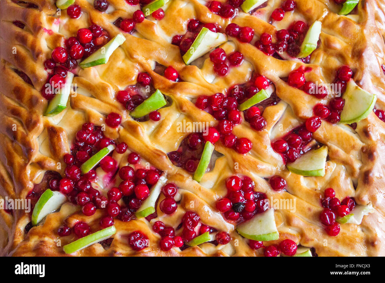 Torta di mele e mirtilli rossi Foto Stock