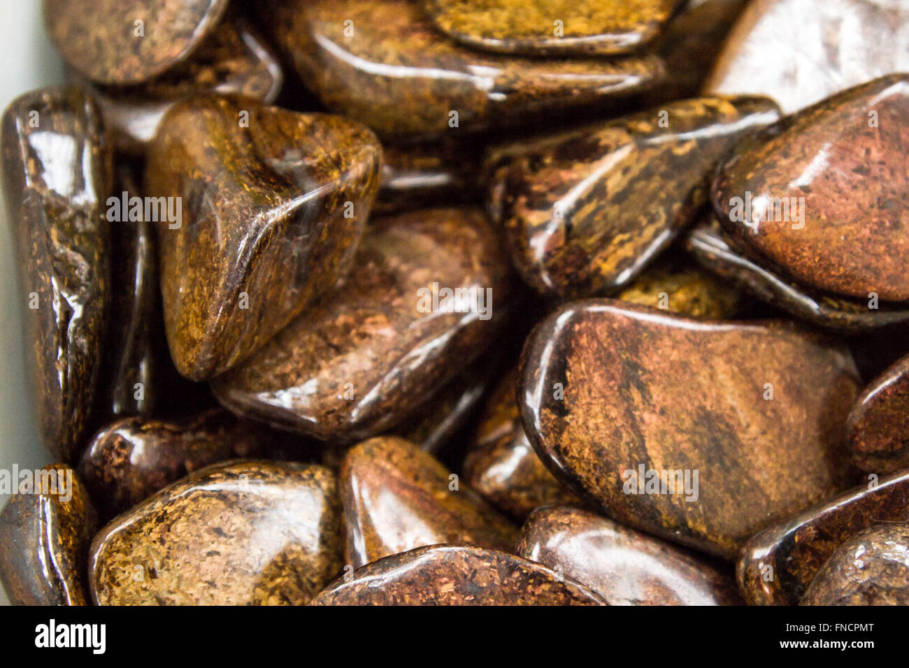 Processato naturale Bronzit pietra Foto Stock