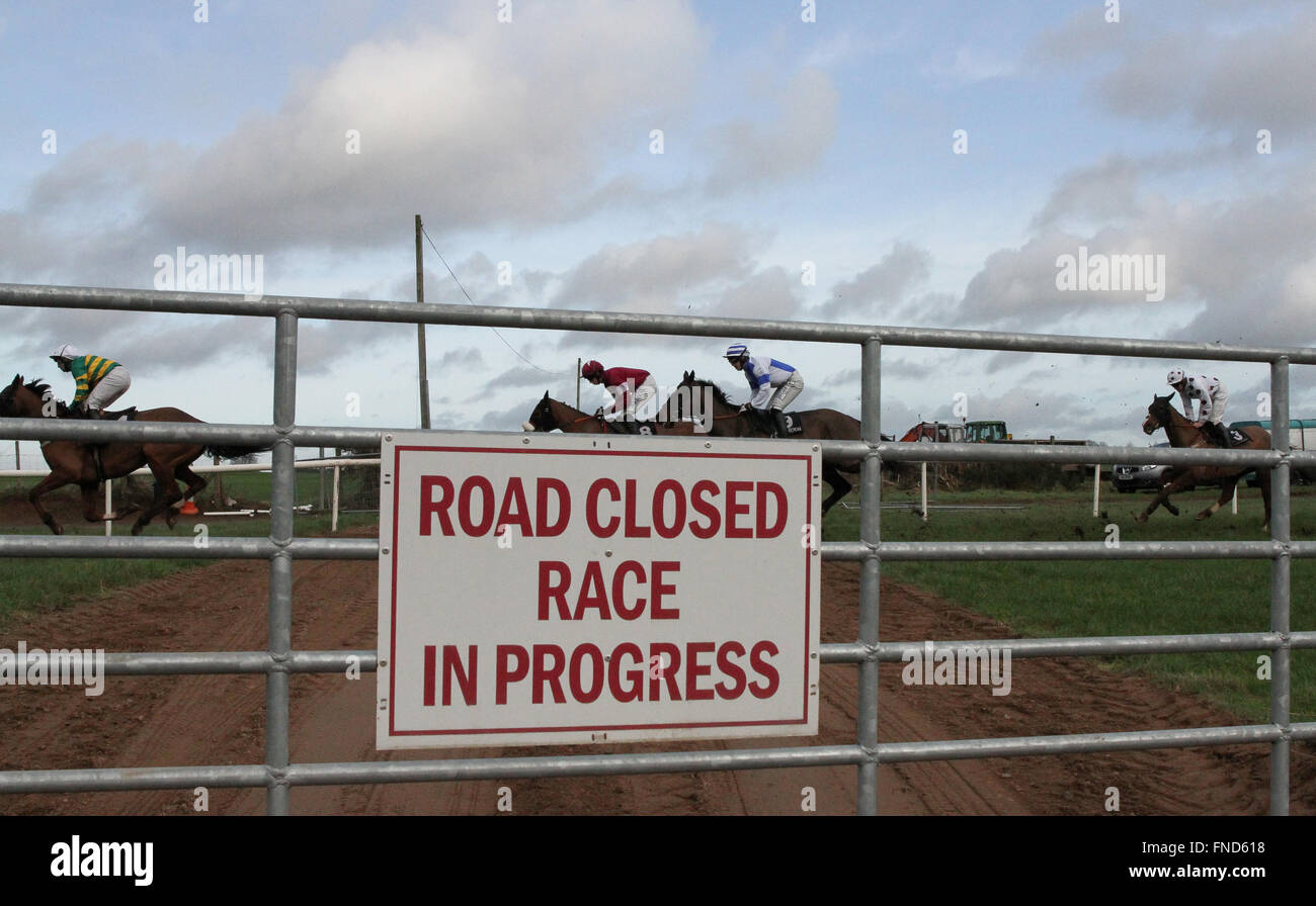 All Ippodromo Royal, Lisburn, Irlanda del Nord - Pubblico accesso stradale è chiuso durante le corse effettive. Foto Stock