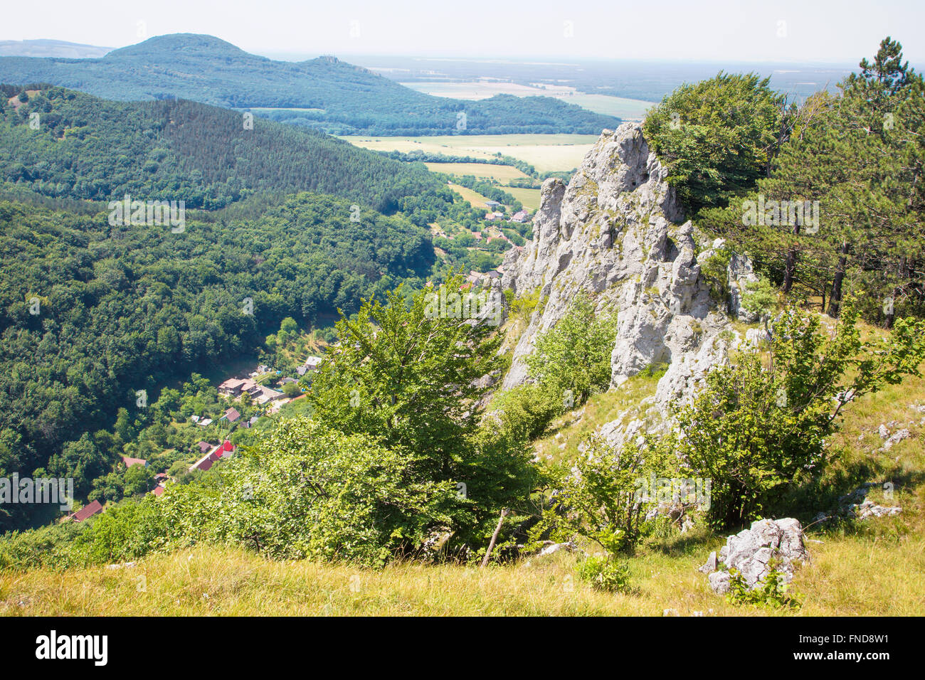 Slovacchia - Outlook dal Krslenica rocce poco sulle colline dei Carpazi Foto Stock