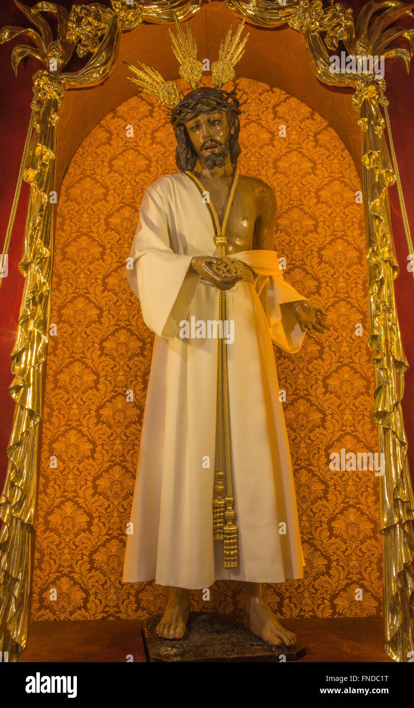 CORDOBA, Spagna - 27 Maggio 2015: tipicamente la statua di acquisiti (Gesù Cristo Nuestro Padre de la Humildad) da Antonio Bernal 1997 Foto Stock
