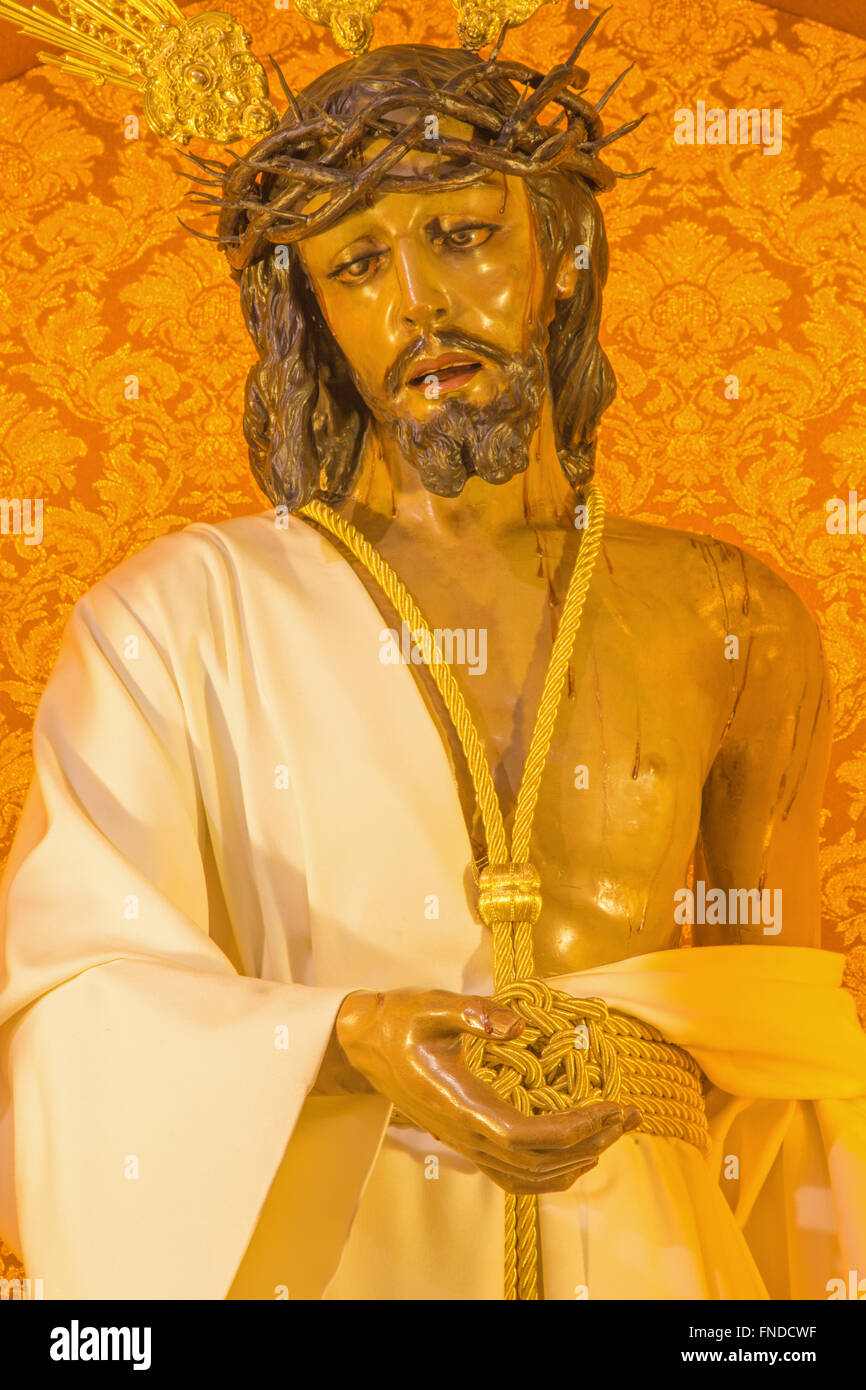 CORDOBA, Spagna - 27 Maggio 2015: tipicamente la statua di vestet (Gesù Cristo Nuestro Padre de la Humildad) da Antonio Bernal 1997 Foto Stock