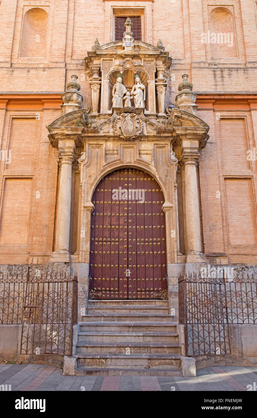 GRANADA, Spagna - 28 Maggio 2015: Il Rinascimento portale in stile barocco della chiesa Foto Stock