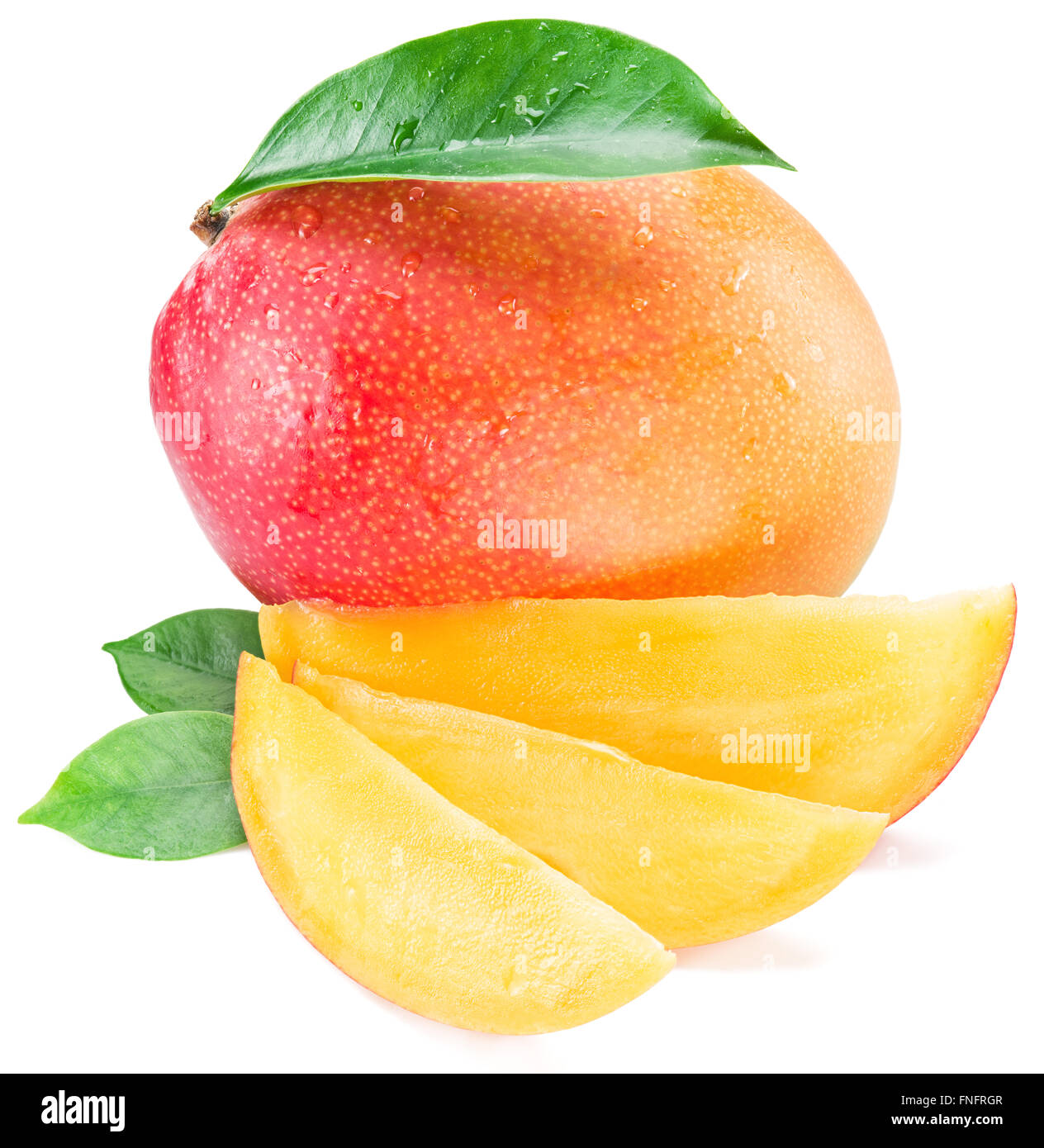 Mango Fruit e fette di mango. Isolato su uno sfondo bianco. Foto Stock