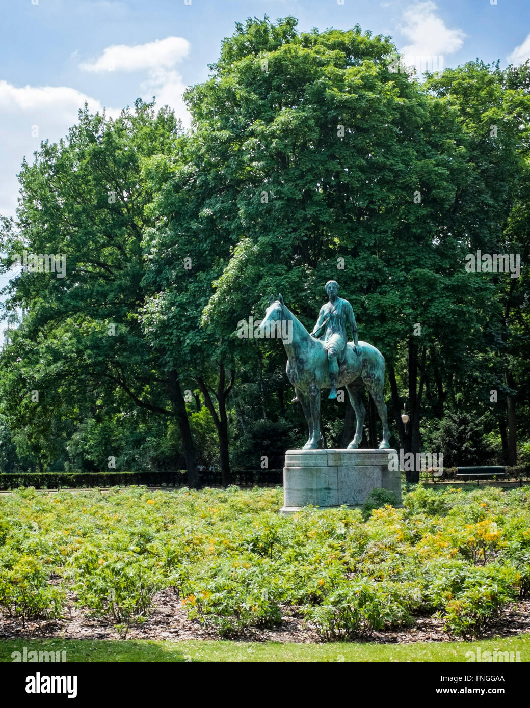 Berlino, il Tiergarten, Floraplatz. Statua equestre Amazone dallo scultore, Louis Tuaillon Foto Stock