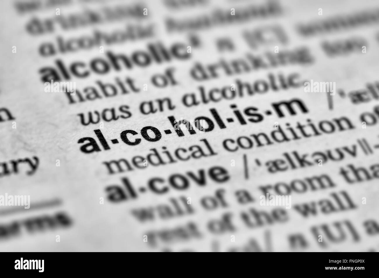 Alcolismo definizione parola di testo nella pagina del dizionario Foto Stock
