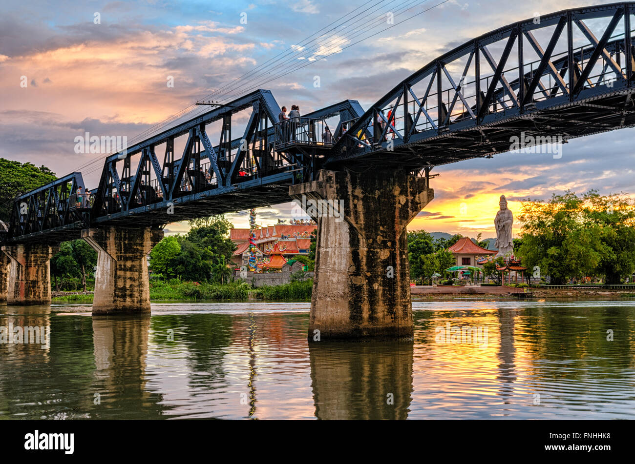 Kanchanaburi (Thailandia), il Ponte sul Fiume Kwai Foto Stock