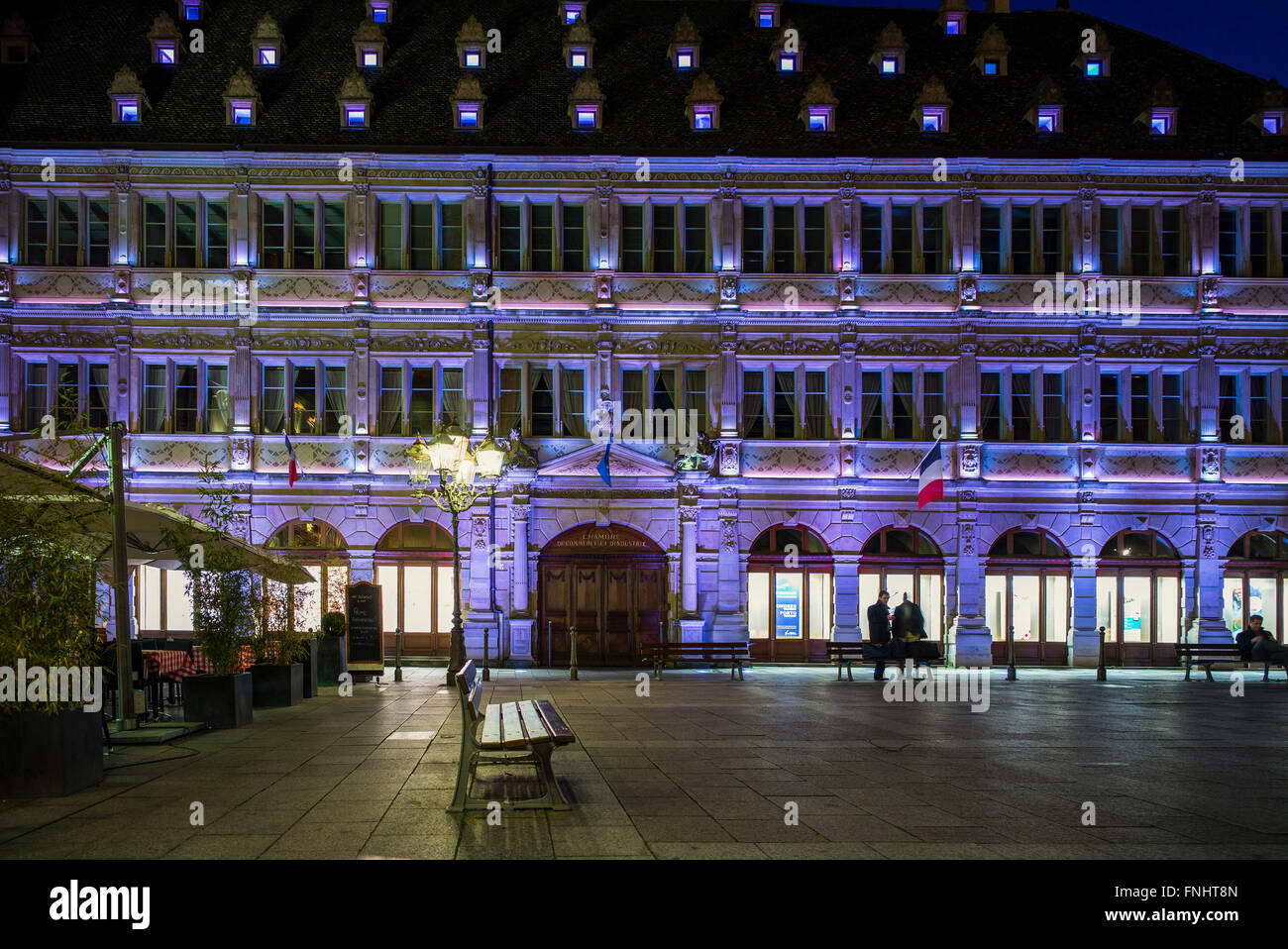 Camera di Commercio di Strasburgo, notte, luogo piazza Gutenberg, Strasburgo, Alsazia, Francia, Europa Foto Stock