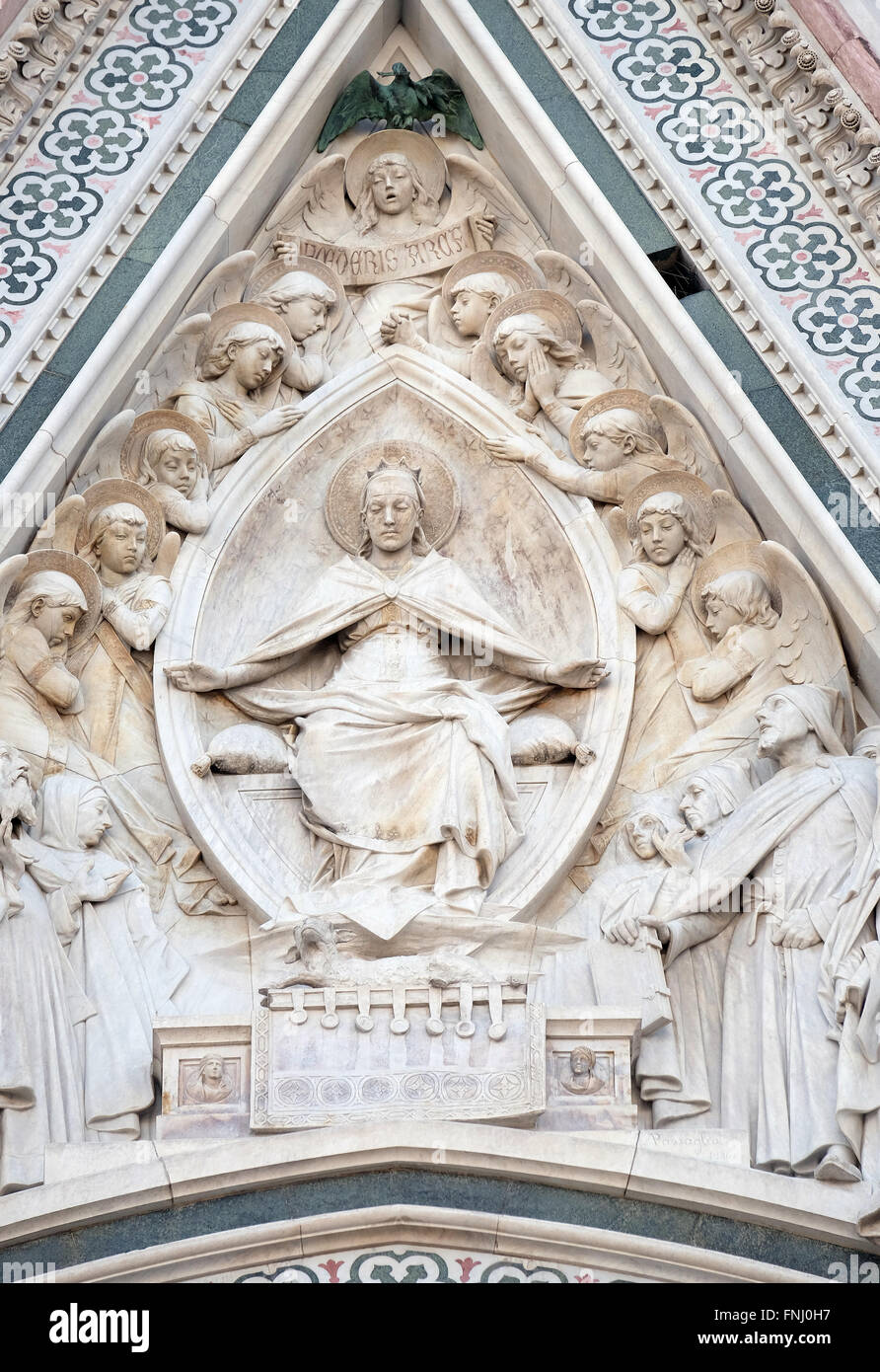 Maria seduta, circondato dagli angeli, Portale della Cattedrale di Santa Maria del Fiore, Firenze, Italia Foto Stock