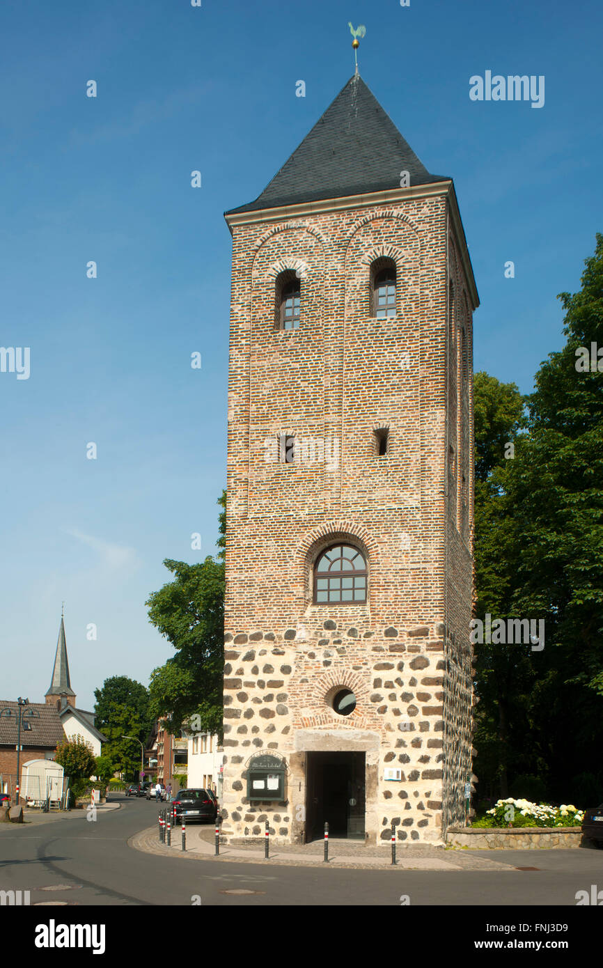 Deutschland, Renania settentrionale-Vestfalia, Rhein-Sieg-Kreis, Lülsdorf. Von der früheren San Jakobus Kirche wurden nach dem Neubau 1880 nu Foto Stock