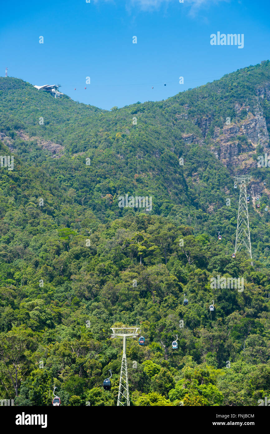 Stazione della Funivia, cabine e fune sul montaggio a Langkawi Gunung Machinchang, Langkawi, Malesia Foto Stock