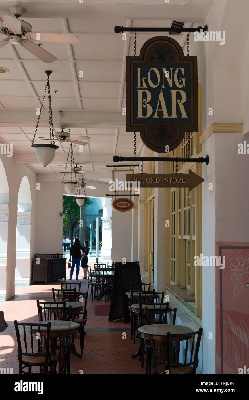 Il Raffles Hotel Long Bar segno, Singapore Foto Stock