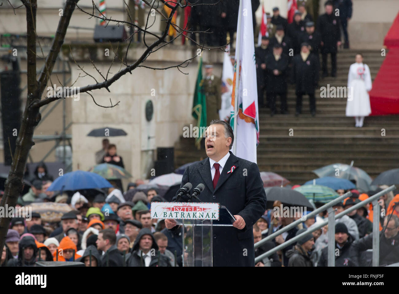 Budapest, Ungheria. Xv Mar, 2016. Primo Ministro ungherese Viktor Orban risolve una manifestazione commemorativa per contrassegnare il 168º anniversario dello scoppio della rivoluzione 1848-1849 e la guerra di indipendenza nei confronti dell'Austria Impero asburgico a Budapest, in Ungheria, il 15 marzo 2016. Credito: Attila Volgyi/Xinhua/Alamy Live News Foto Stock