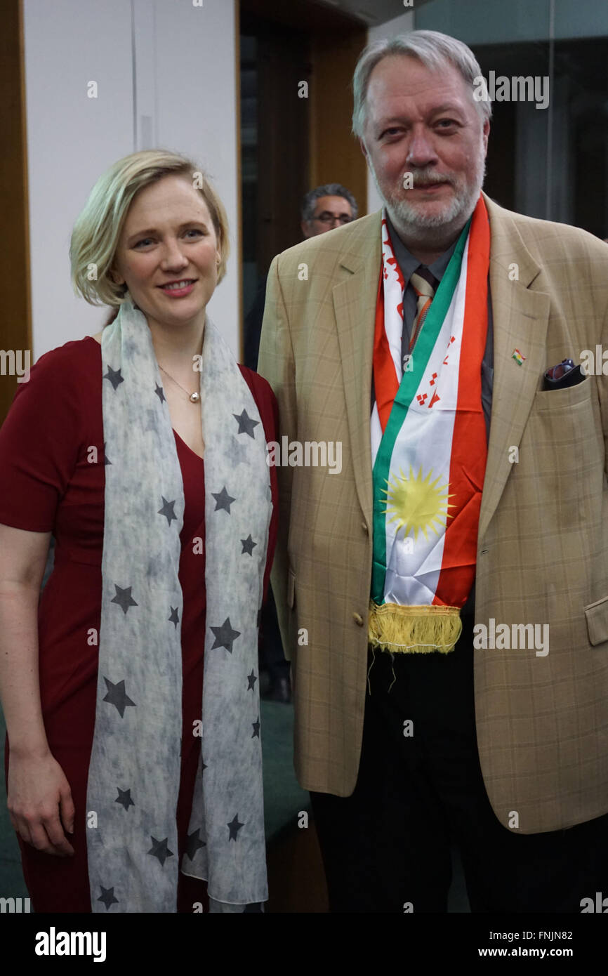 Londra, Regno Unito. Il 15 marzo, 2016. Leader laburista Jeremy Corbyn MP e un host di Vip frequentare le celebrazioni Newroz di maggior successo di tutti i Curdi in Gran Bretagna Awards il 15 marzo 2016 all'Portcullis House di Londra. Credito: Vedere Li/Alamy Live News Foto Stock