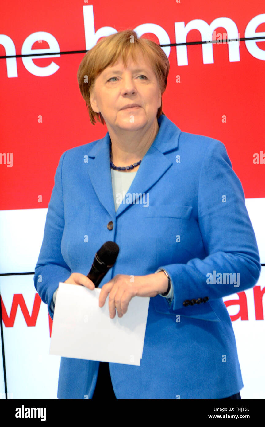 Hannover, Germania. Xv Mar, 2016. Il cancelliere tedesco Angela Merkel (CDU) alla fiera CeBIT di Hannover, Germania, 15 marzo 2016. La Svizzera è il paese partner del CeBIT di quest'anno, ossia fino al 18 marzo 2016. Credito: dpa/Alamy Live News Foto Stock