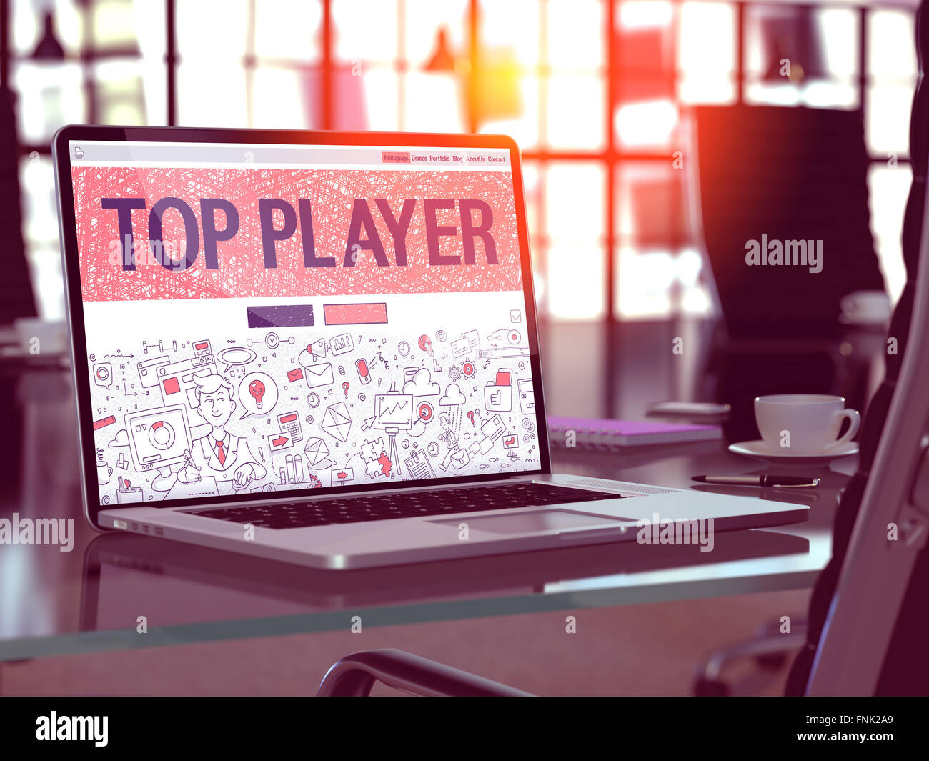 Top Player sul computer portatile in ambiente di lavoro moderno sfondo. Foto Stock