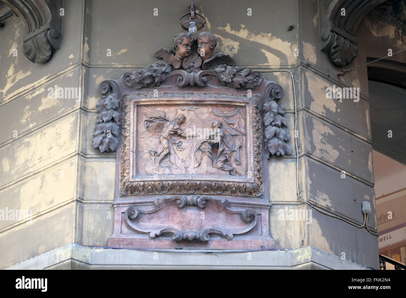 Il sollievo di annunciazione scena sulla facciata della casa a Bologna, Italia, il 04 giugno, 2015 Foto Stock