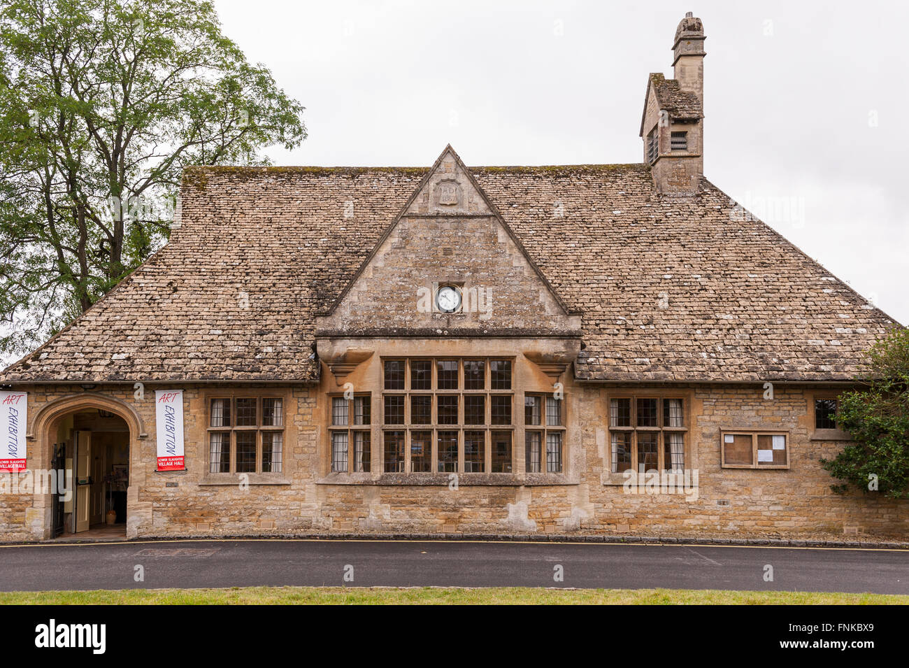 Una mostra d'Arte nel Village Hall di Lower Slaughter , Gloucestershire , Inghilterra , Inghilterra , Regno Unito Foto Stock