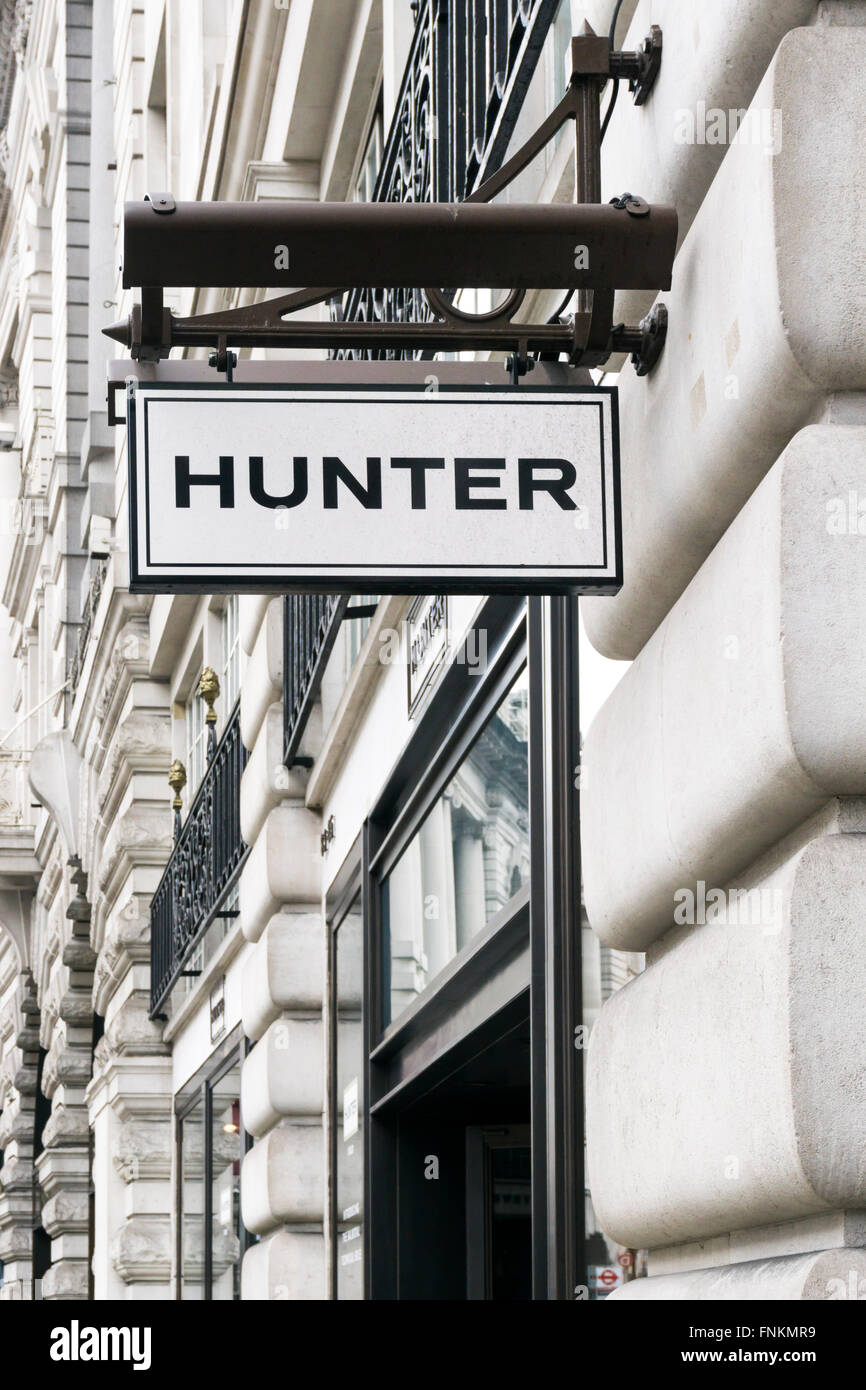 Segno sulla Hunter boot negozio di calzature in Regent Street, Londra. Foto Stock