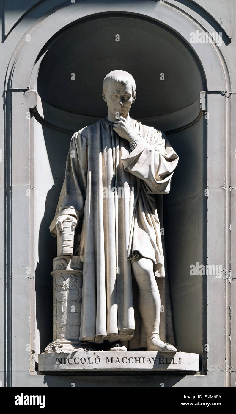 Niccolò Machiavelli nelle nicchie del colonnato degli Uffizi a Firenze, Italia Foto Stock