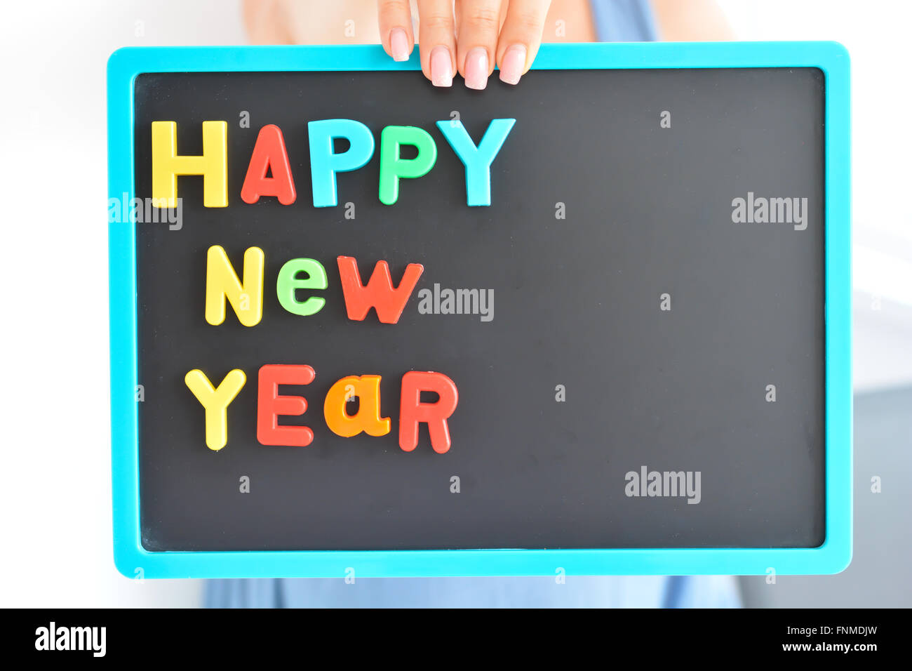 ,,Felice Anno Nuovo ' scritte sulla lavagna magnetica con lettera colorati blocchi Foto Stock