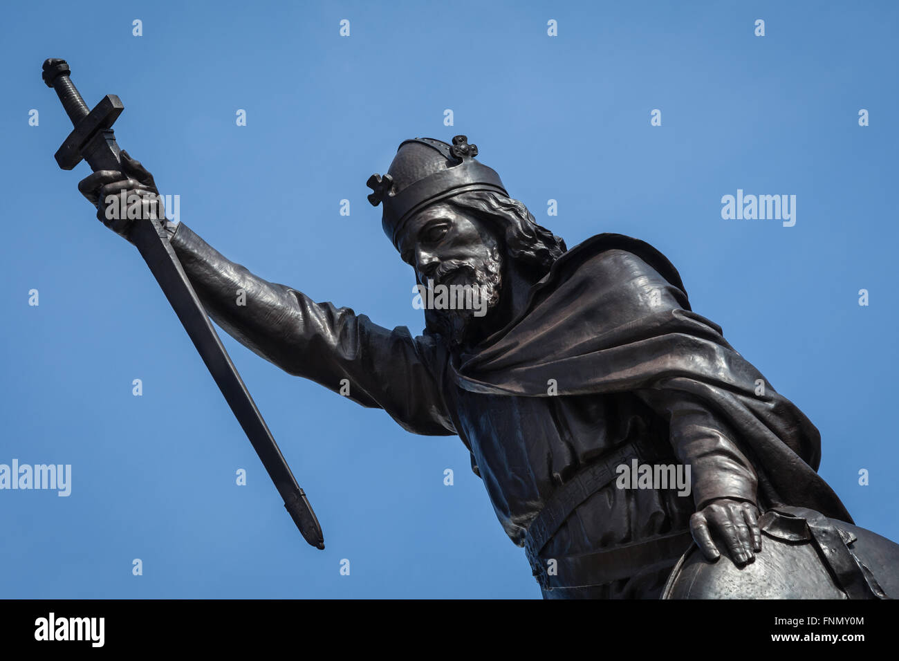 Re Alfredo il Grande scultura di designer Hamo Thornycroft in Winchester, Hampshire, Regno Unito Foto Stock