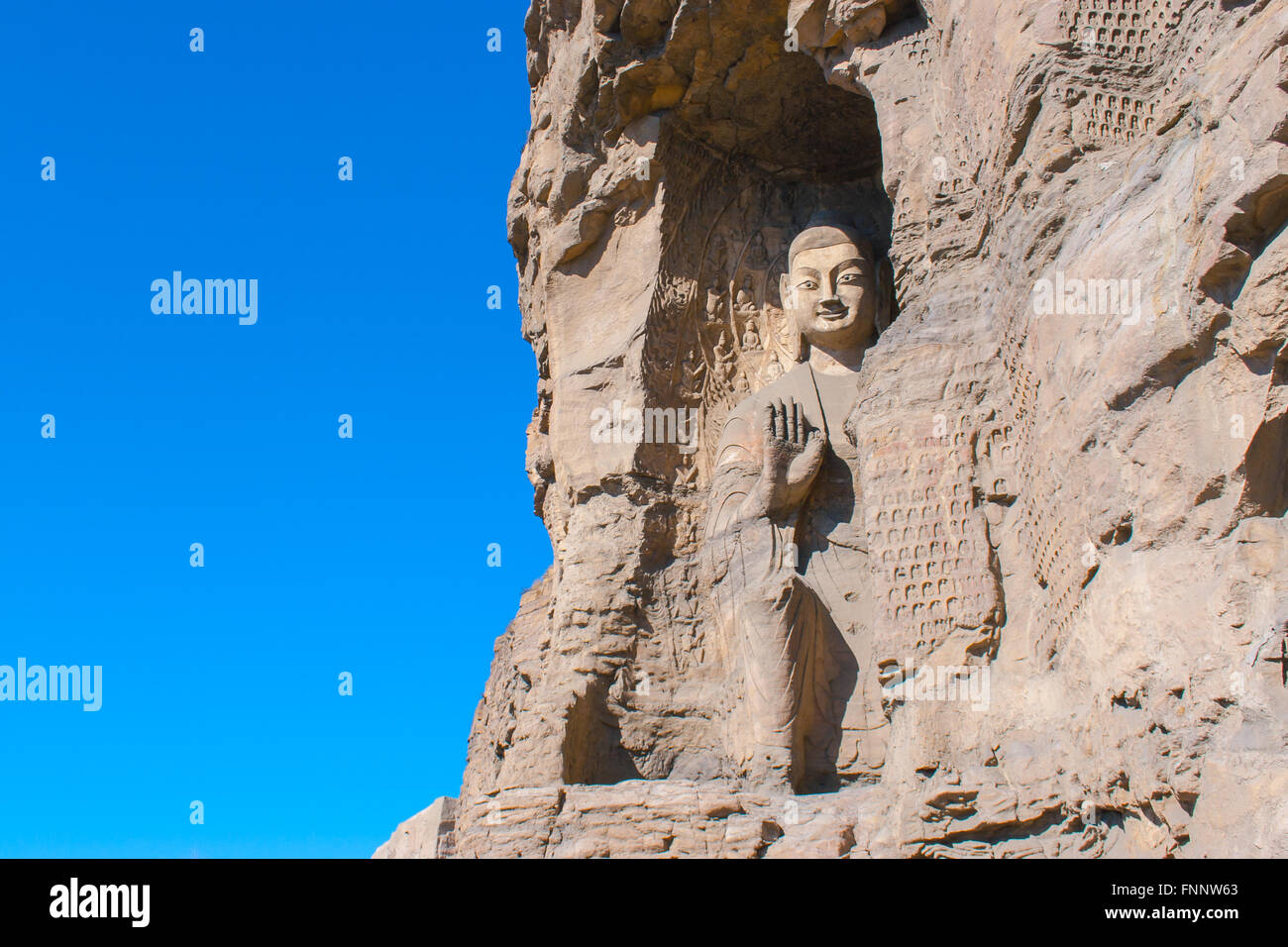 Buddha in pietra scultura in grotta Foto Stock