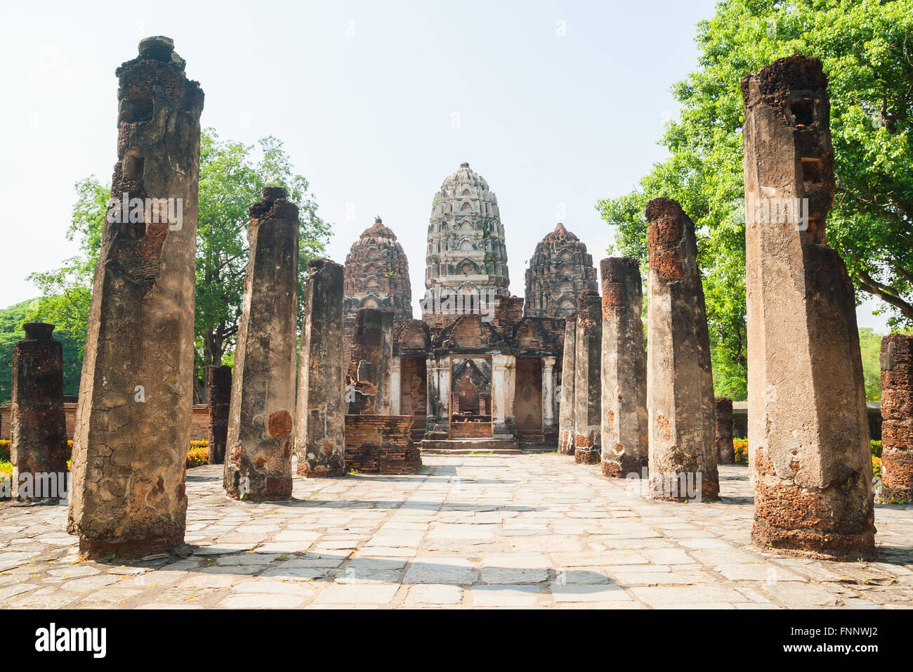 Il Buddhismo i resti di un tempio in Sukhothai historical park Foto Stock