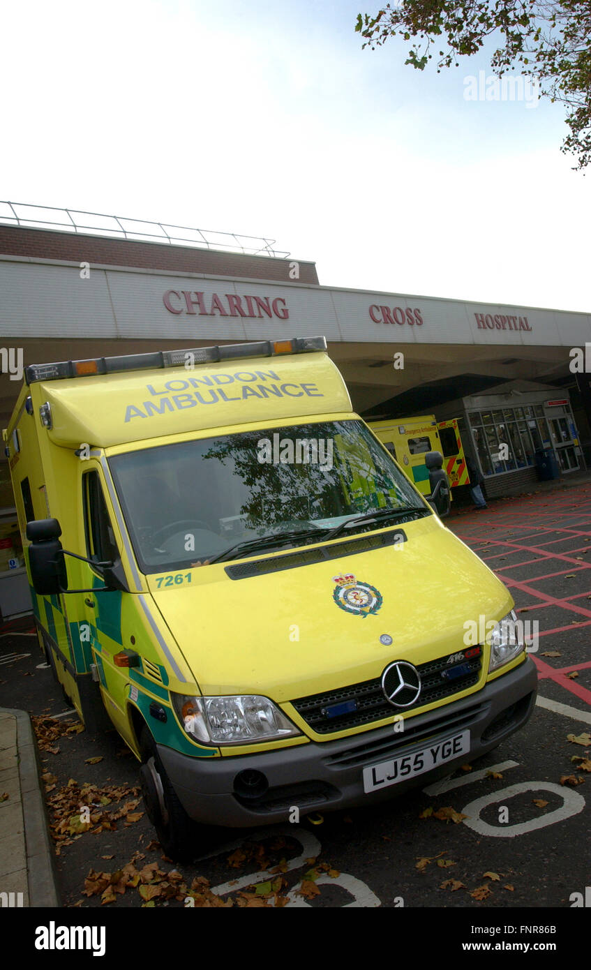 Ingresso di ambulanza per Charing Cross Hospital di Londra UK. Foto Stock