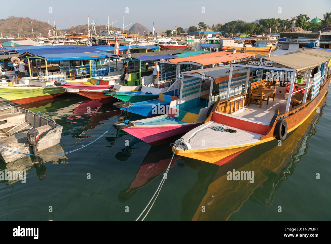 Al porto di Labuan Bajo, Flores, Indonesia, Asia Foto Stock