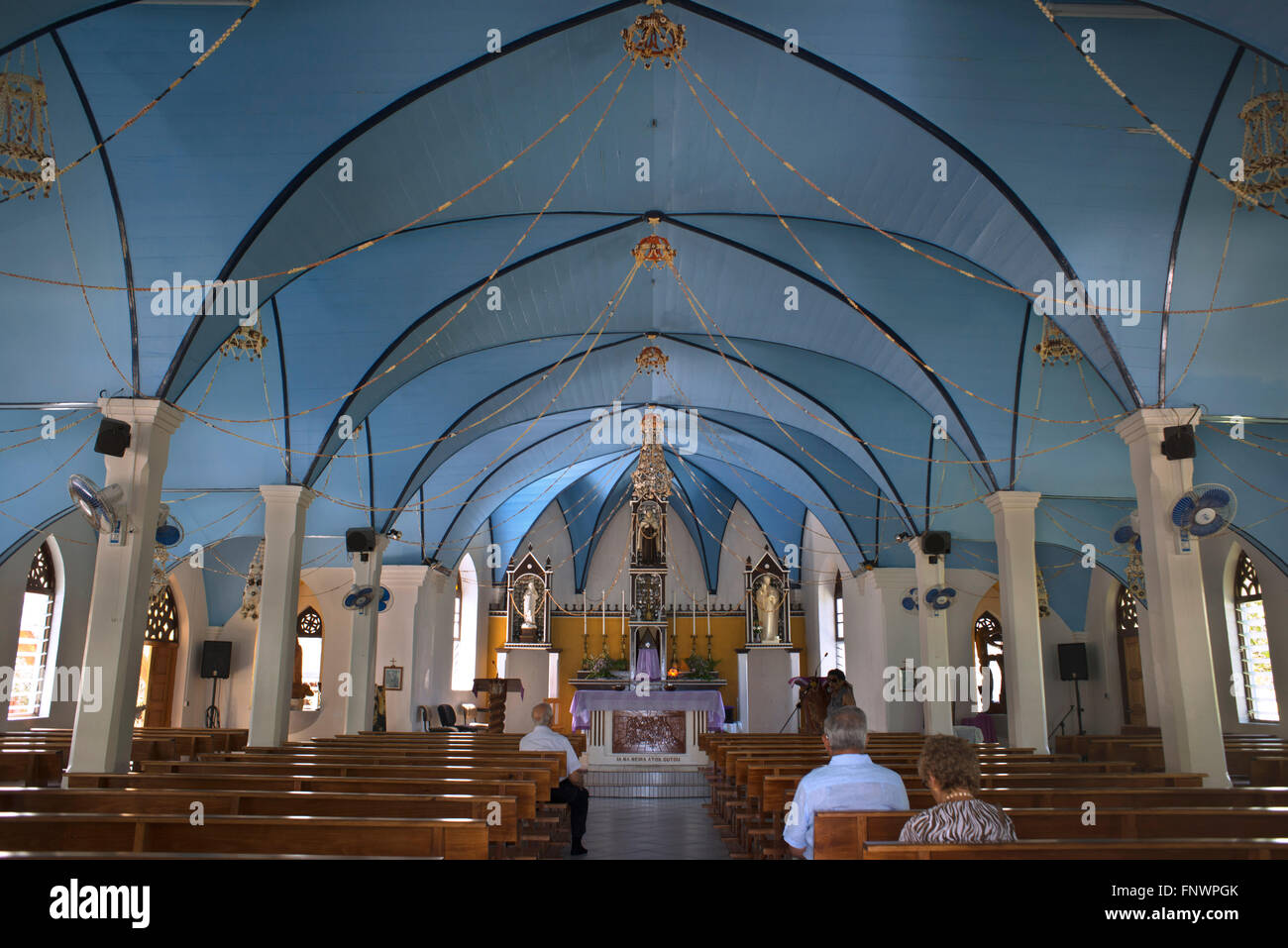 Interno chiesa Rotoava in Fakarava, Arcipelago Tuamotus Polinesia francese Isole Tuamotu, South Pacific. Foto Stock