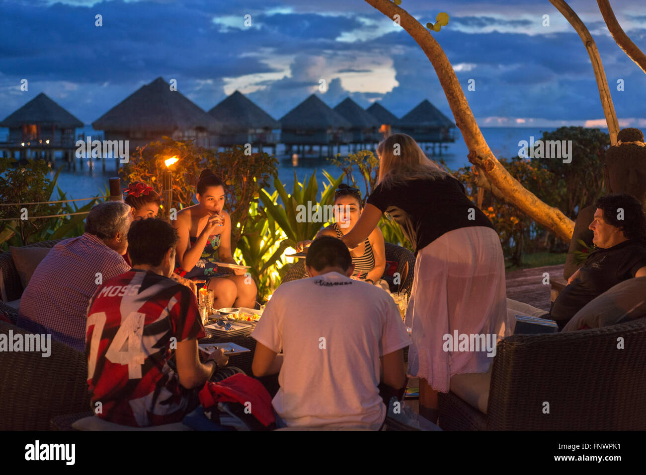 La cena al Le Meridien Hotel sull'isola di Tahiti, Polinesia Francese Tahiti Nui, Isole della Società, Polinesia francese, Sud Paci Foto Stock