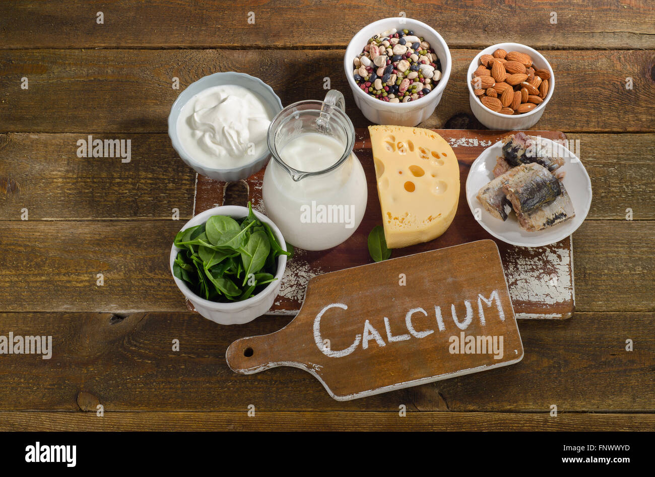 Calcio alimenti ricchi di sorgenti. Una dieta salutare mangiare. Vista da sopra Foto Stock