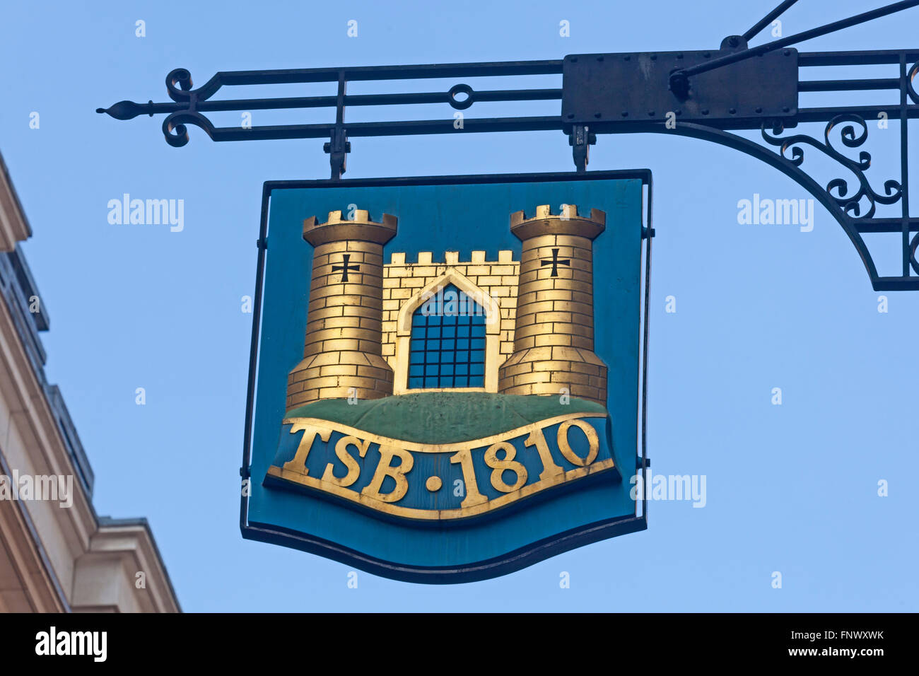 Città di Londra, Lombard Street appeso un cartello in numero 60, l'ex sede dei Trustee Savings Bank Foto Stock