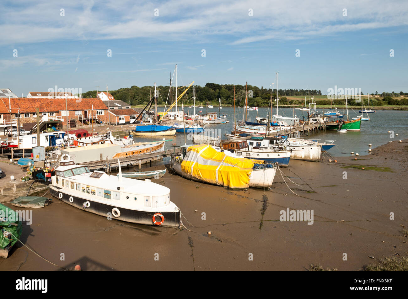 Deben Yacht Club di Woodbridge e il fiume Deben nel Suffolk, East Anglia, England, Regno Unito Foto Stock