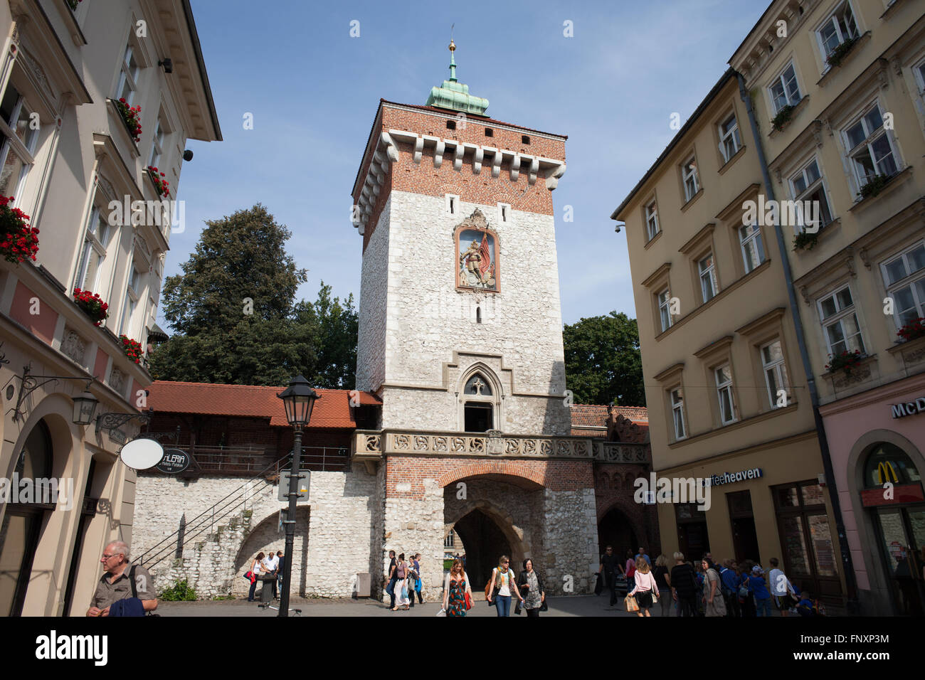 San Floriano porta (Brama Florianska), gotico fortificazione medievale nella città vecchia di Cracovia (Cracovia), Polonia Foto Stock