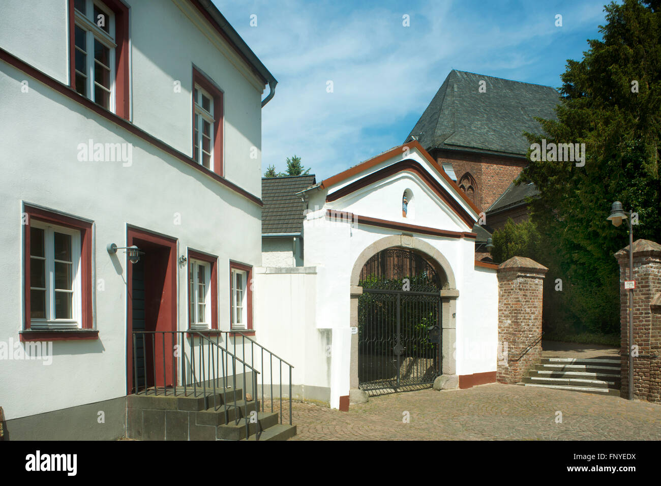 Deutschland, Renania settentrionale-Vestfalia, Rhein-Sieg-Kreis, Alfter, Pfarrhof der katholischen Kirche Sankt Matthäus Foto Stock