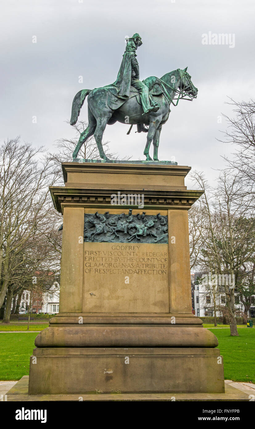 Statua di Godfrey Morgan, primo Baron Tredegar in Cathays Park, Cardiff, Galles del Sud Foto Stock