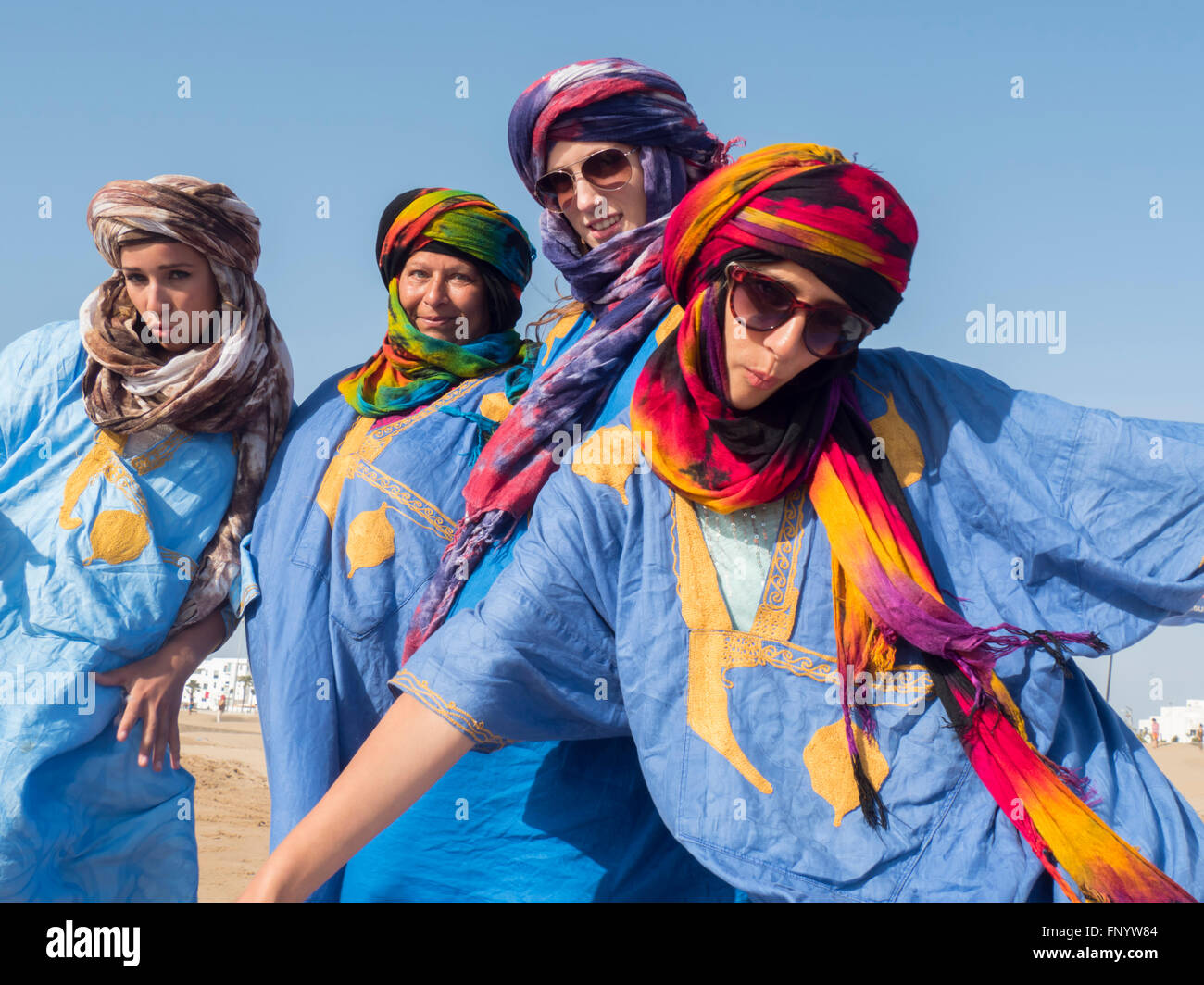 Raffreddare le ragazze quattro e Berber headress cheche Foto Stock