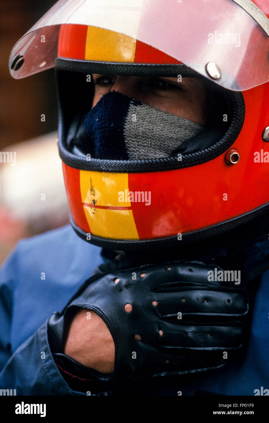 Motocicletta di corrieri nel centro di Londra nel 1986. Scansione da 35mm pellicola di scorrimento. Foto Stock