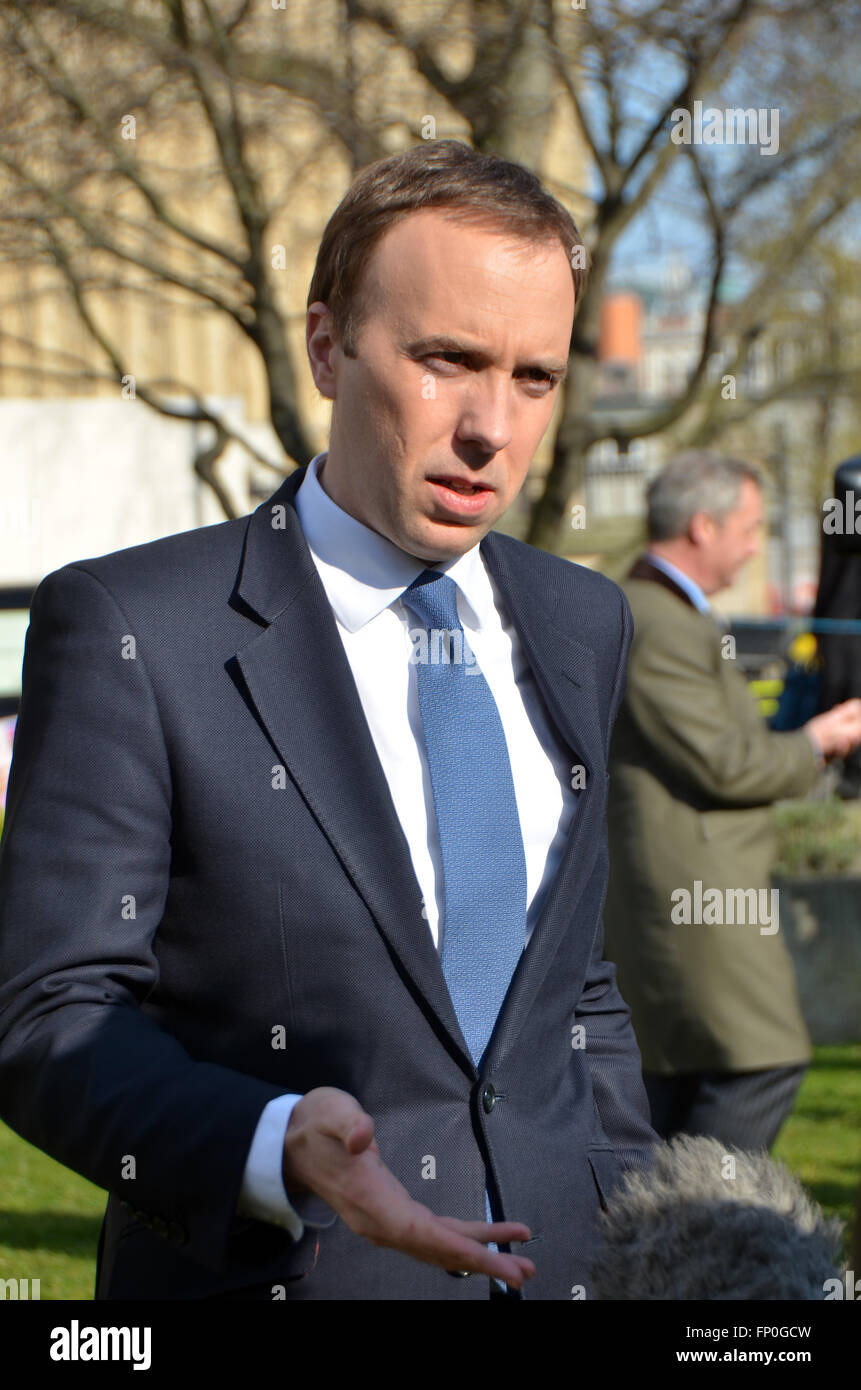 Londra, Regno Unito. 16 marzo, 2016. Matthew Hancock commenti su George Osborne bilancio. Credito: JOHNNY ARMSTEAD/Alamy Live News Foto Stock