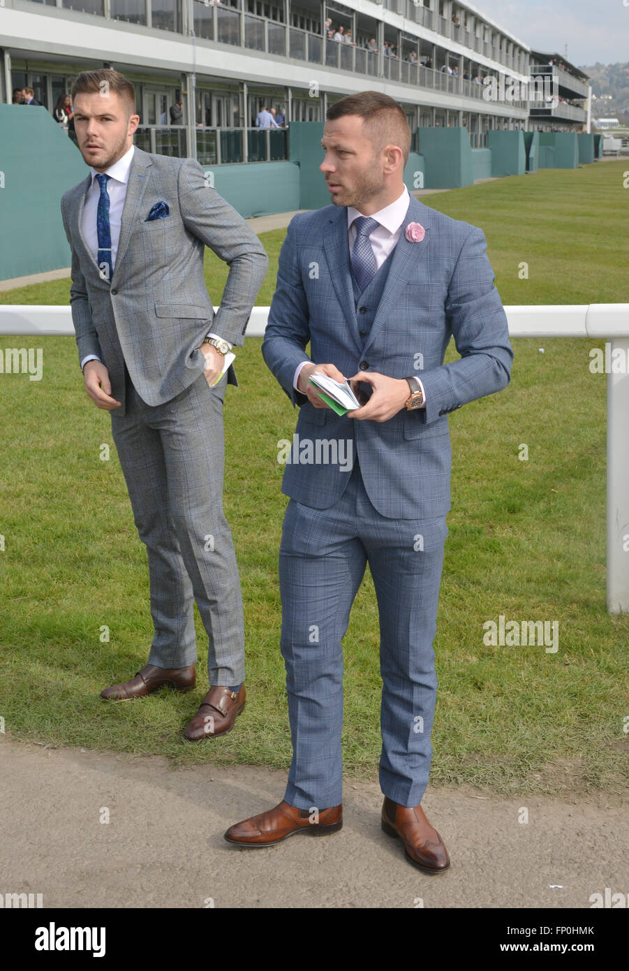 Cheltenham, Gloucestershire, UK. 16 marzo, 2016. I membri di Stoke City FC arrivare al Festival, Signore giorno, Cheltenham Racecourse, Cheltenham, Gloucestershire.UK Credit: Jules annan/Alamy Live News Foto Stock