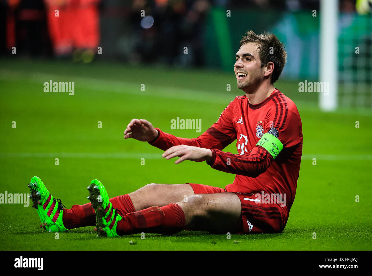 Monaco di Baviera, Germania. 16 Mar, 2016. Il Bayern Monaco Philipp Lahm  reagisce durante il round di 16 seconda gamba match di UEFA Champions  League tra il Bayern Monaco e la Juventus