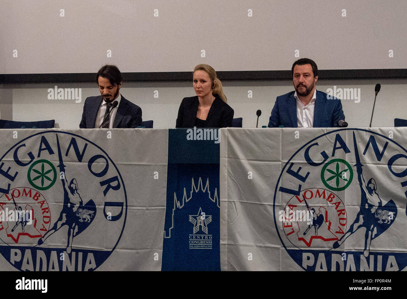 Milano, Italia. 16 marzo, 2016. Salvini e Le Pen tenere Lega Nord conferenza stampa di Milano, Italia Credito: Diego Stellino/Alamy Live News Foto Stock