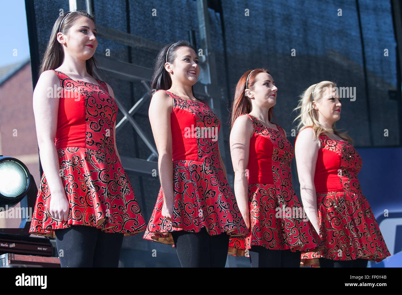 Belfast, Irlanda 17 marzo. Festival ballerini da Innova presso il San Patrizio celebrazioni hanno luogo a Belfast © Bonzo Foto Stock