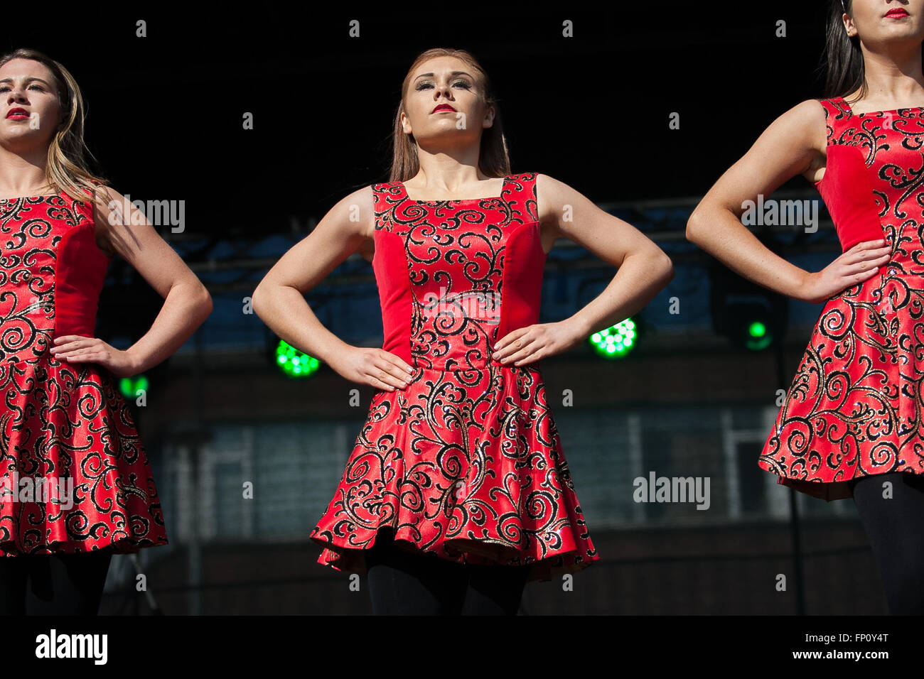Belfast, Irlanda 17 marzo. Festival ballerini da Innova presso il San Patrizio celebrazioni hanno luogo a Belfast © Bonzo Foto Stock