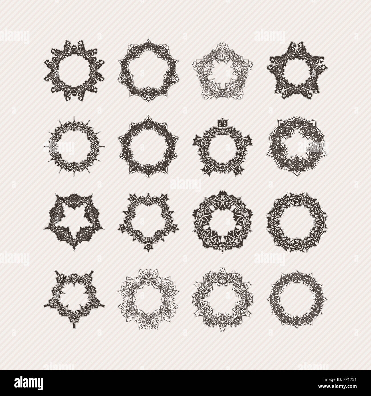Set di mandala ornati di confine e telai. Pizzo gotico tatuaggi. Celtic tessere con angoli acuti. Foto Stock