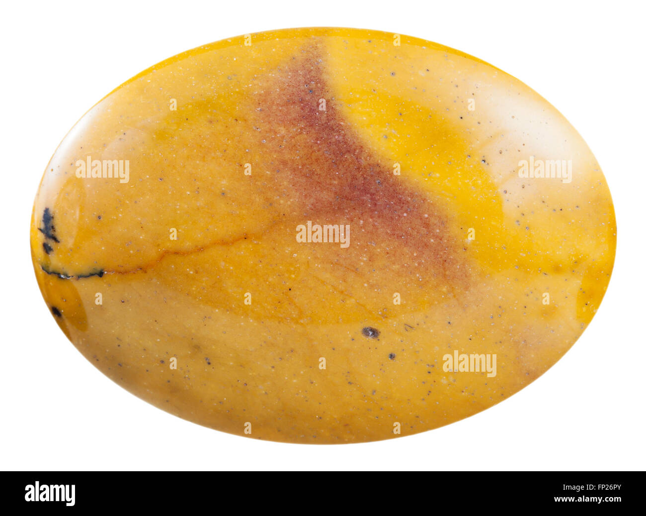 Le riprese in modalità macro - cabochon da giallo mookaite (australian jasper) gemma minerale isolato su sfondo bianco Foto Stock