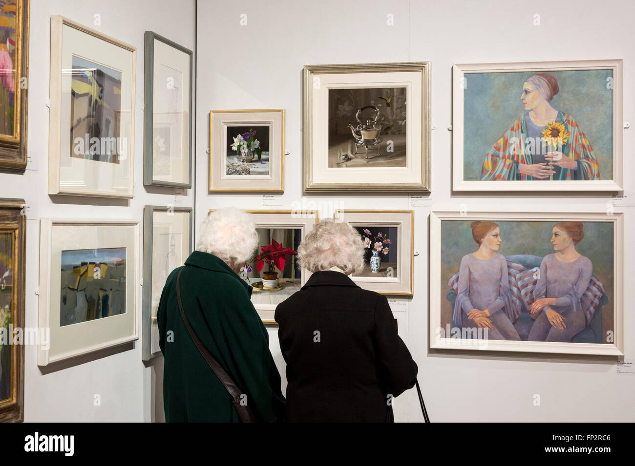 Londra, Regno Unito. Mall Galleries presente la 299i mostra della Royal Society of British Artists (RBA) dal 17 marzo al 2 aprile 2016. La mostra annuale presenta il meglio della contemporanea pittura, scultura, incisione e disegno da stati artisti e attraverso aprire la presentazione. Foto Stock