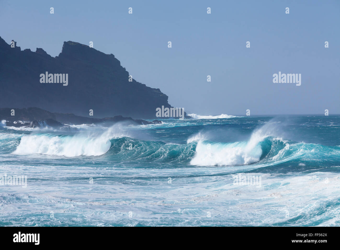 Mare tempestoso e grandi onde sulla costa di la Fajana, La Palma Isole Canarie Spagna Foto Stock